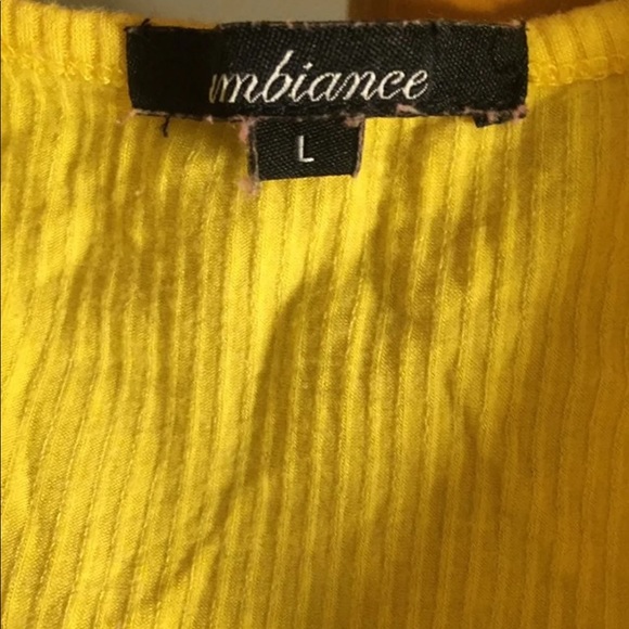 2 blouses - Picture 5 of 5